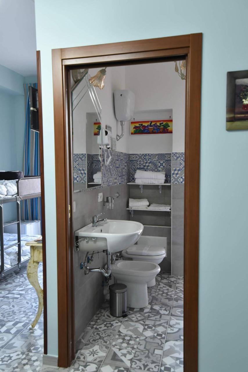 B&B Le Cycas Castellammare di Stabia Exterior photo