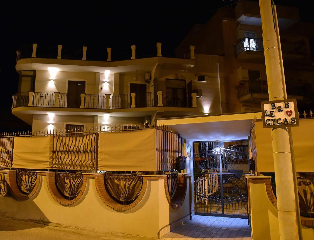 B&B Le Cycas Castellammare di Stabia Exterior photo